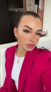 Diplomarbeit Präsentation Outfit Rot