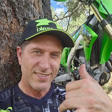 What are the best areas in Arizona for a week-long Thanksgiving vacation  for moderate difficulty riding and hiking?