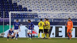 Watch the bundesliga highlights of borussia dortmund vs. Borussia Dortmund Demutigt Fc Schalke 04 Im Revierderby Bvb Stars Leiden Mit Dem Erzrivalen Eurosport