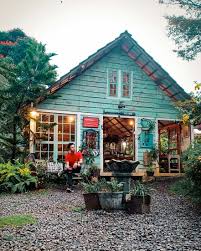 5 Tempat Nongkrong Di Bandung Bertema Unik Dan Bikin Betah Https Anakkota Com Tempat Nongkrong Di Bandung Tempatnongkrongdiban Home Fashion Tempat Interior