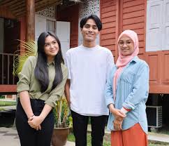 Dhia dan zikri yang sudah lupakan perasaan. Biar Mereka Cemburu Episod 7 Myflm4u Myflm4u