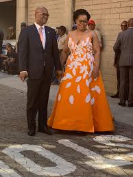 Cyril ramaphosa sondagoggend vir mthembu beskryf toe hy die lofrede by die amptelike staatsbegrafnis van mthembu in die sacred. Couples That Rocked The 2019 Sona Red Carpet