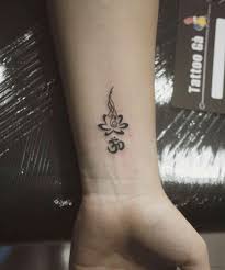 Hình xăm hoa sen mini ở. Hinh XÄƒm Há»a Tiáº¿t Hoa Nhá» á»Ÿ Cá»• Tay Cho Ná»¯ Tattoo Ga