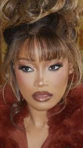 Halle Henderson's Instagram, Twitter & Facebook