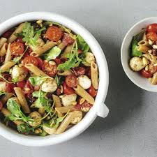 Caprese Nudelsalat Mit Rucola Rezept In 2020 Caprese Nudelsalat Nudelsalat Mit Rucola Nudelsalat