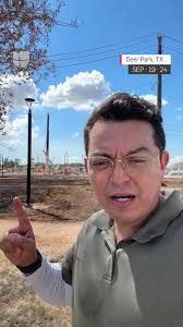 Al menos siete casas sufrieron daños significativos por el incendio de una  tubería de gas en Deer Park: el reportero David Herrera nos muestra cómo  quedaron.