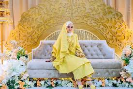 Sekarang lagi tren nih baju kondangan, acara tunangan, atau bahkan jadi bridesmaid dari kain tule bordir. Tema Dan Trend Warna 2021 2022 Ayue Idris