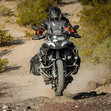 There are thousands of aging dirt bike riders looking at bikes like the bmw r1200gs and wondering. Flagships In Battle Ktm 1290 Super Adventure Vs Bmw R1200gsa Adv Pulse