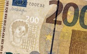 Die abschaffung des 500 euro scheins. Mehr Schutz Vor Falschgeld Neue 100 Und 200 Euro Scheine Kommen In Umlauf