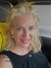 Danielle Leo's Instagram, Twitter & Facebook