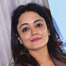 Deepali Kaur's Instagram, Twitter & Facebook