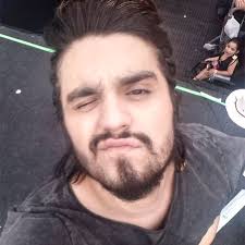 2 iniciou sua carreira em 2009, com o lançamento do álbum independente tô de cara, e chegou ao estrelato com a canção meteoro. Luan Santana Revela Mania Sei Todos Os Nomes De Perfumes Famosidades