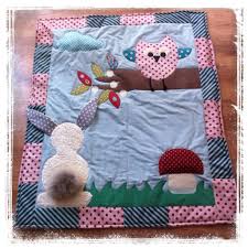 Patchwork krabbeldecke quilt selber n hen teil 3 6 patchworkquadrate fertigstellen youtube crawling blanket patchwork mint grey elephant krabbeldecke krabbeldecke patchwork und baby Babykrabbeldecke Fadenzauber