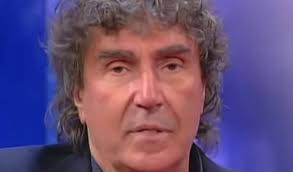 Da tempo, l'artista romano, combatteva contro un brutto male, ma poi il covid avrebbe fatto il resto per stroncarlo, stando ad alcune agenzie di stampa. Chi Era Stefano D Orazio La Moglie Il Successo E Le Canzoni