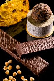 Massa di cacao ecuador 60% minimo, zucchero di canna grezzo, gruè di cacao ecuador 8%. I Dolci Di Natale Di Grue Miglior Bar Pasticceria Gelateria Ai Barawards 2019 Effetto Food