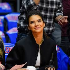 Kendall jenner is different from her sisters in one major way: Kendall Jenner Claps Back At Twitter Troll For Criticizing Her Dating Track Record