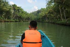 Daftar harga penginapan di pacitan kota tersebut kami rangkum dari berbagai sumber, termasuk situs booking online. Menyusuri Sungai Maron Di Pacitan Sungai Amazon Ala Jawa Timur Halaman All Kompas Com
