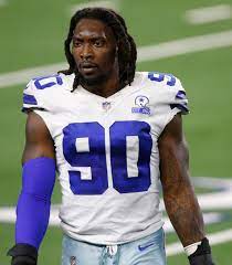 Cowboys pass rusher DeMarcus Lawrence suffers foot injury in practice