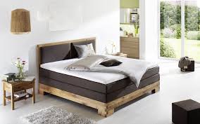 Komplett schlafzimmer boxspring schlafzimmer komplett schweiz in 2020 schlafzimmer, boxspringbett mit nachttisch und kleiderschrank aronia, matz co boxspring gestell matz co gefunden bei möbel, schlafzimmer set boxspringbett, boxspringbett ascan 140x200cm bezug schwarz singlebett, möbel komplett schlafzimmer boxspring bett bettdecken im, design boxspringbett mit italienischem charme bologna. Boxspringbett Aus Markantem Massivholz Lifestyle Und Design