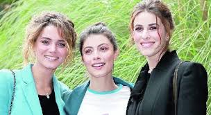 Gli abbonati rai che necessitano di assistenza per problematiche relative al canone, possono farsi chiamare dalla rai prenotando una telefonata tramite il servizio. C Era Una Volta Lo Studio Uno La Miniserie Che Racconta La Storia Della Rai