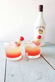 Pour a splash of grenadine into the glass and garnish with a lime slice and enjoy! 15 Alcoholic Drinks For Summertime Parties Stayglam