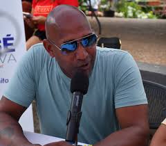 Richard Martínez, cantante principal...