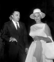 The last fellini's house in rimini is his grave, at the local graveyard. Le Lacrime Di Giulietta Masina Quando Federico Fellini Le Disse Basta Piangere Roba Da Donne