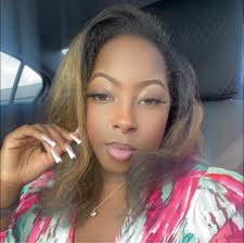 Who is a good home-based nail technician in Columbia for acrylic sets?