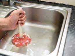 Ein verstopfter abfluss beim waschbecken ist ein lästiges problem, das jeder kennt. Abfluss Verstopft Diese Mittel Helfen Bauen De