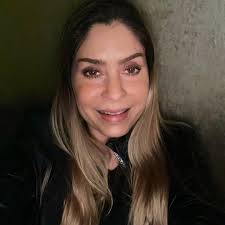 Leyendo a @danieladroz en estos días , me inspiré para también contarles mi  experiencia... Cuando tratando de no incomodar a otros nos empezamos a  sentir incómodos, tenemos un problema serio... ¡NO VALE