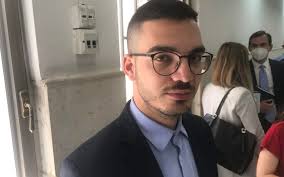 מדינת ישראל מסרבת לאפשר לליית' אבו זיאד להגר ללונדון. היא גם מסרבת להסביר  למה