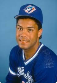 En 2021 Roberto Alomar fue desligado de por vida de cualquier actividad  cercana a la MLB debido a violacion de las pólizas de esta institución. El  status de Alomar no cambió dentro