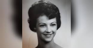 Sandra Bordelon's Instagram, Twitter & Facebook