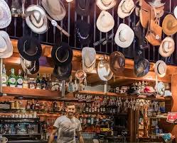Uku's klan is with mirko marcolini. Nei Peggiori Bar Dell Aquila I Sogni Forti Al Bancone Del Sand Creek Virtu Quotidiane Il Quotidiano Enogastronomico Abruzzese