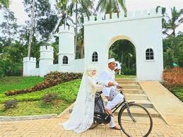 Buat momen anda sekeluarga bersama kebun binatang bandung :d anda bisa membagi momen anda di. Thebest Morning News Kebun Binatabg Banyuwangi Destinasi Wisata Akbar Zoo Banyuwangi Miniatur Jatim Park Nya Banyuwangi Trip Banyuwangi Little Lana Was 3 Years Old When She Was Abandoned Alone In The Zoo