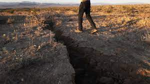 Can The Ground Open Up During A Large Earthquake