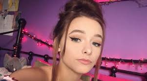 Zoe also alerted her instagram followers about the news of her the news of her relationship with dawson comes after fans slammed her for the alleged relationship she had with connor. Zoe Laverne Height Weight Age Boyfriend Family Facts Biography