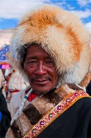 Traditional clothing for tibetan men ...