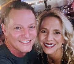 Suzanne Wallis's Instagram, Twitter & Facebook