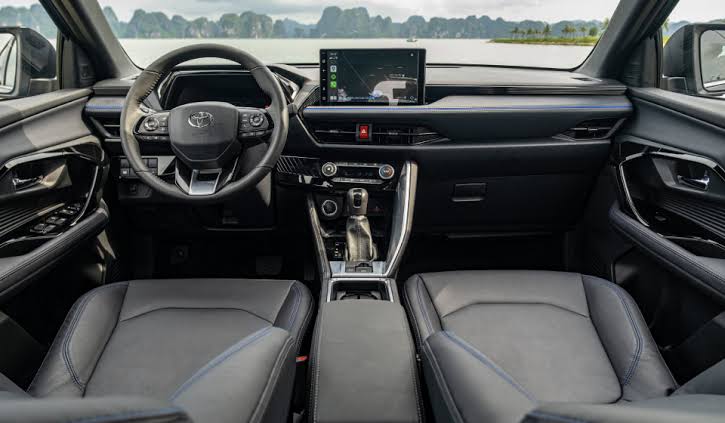 Nội Thất Yaris Cross 2025: Không Gian & Tiện Nghi