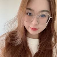 Cassandra Lum's Instagram, Twitter & Facebook