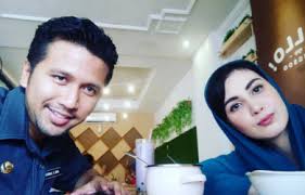 Wagub jatim emil dardak (kanan) mendapat mandat dari ketum demokrat ahy menjadi plt ketua dpd saat diminta demokrat untuk meneruskan komando di jatim, emil, menurutnya juga ternyata. Pengakuan Arumi Bachsin Hubungannya Kian Hambar Emil Dardak Ngaku Laman 2 Dari 3 Pojoksatu Id