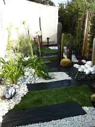 Creation D Un Jardin Sec A Allauch Deco Petit Jardin Jardin Sec Amenager Petit Jardin