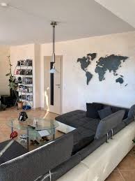 Weltkarte Wand 73 Beispiele Dass Weltkarten Dynamik In Die Innengestaltung Bringen Weltkarte Wand Weltkarte Schlafzimmer Wanddeko Wohnzimmer