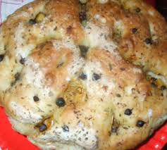 La focaccia ripiena è uno di quei piatti che in salento viene proposto in tanti varianti diverse. Ricetta Focaccia Brindisina Puddica