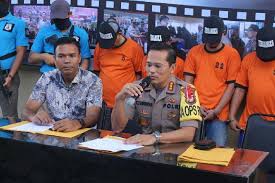 Lionel cargo adalah perusahaan jasa pengiriman barang atau jasa yang berada di beberapa terminal cargo. Begini Pencuri Kargo Bandara Soekarno Hatta Bancakan Hasilnya Metro Tempo Co