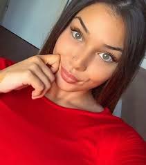 Pour cela, aide la en lui soignant ses boutons, en faisant des masques, en épilant sa moustache et ses sourcils. Les Filles Brunes Sont Les Plus Belles Photos Facebook