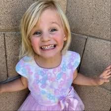 Lillian Rose's Instagram, Twitter & Facebook