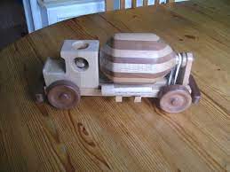 Holzspielzeug selber bauen und verkaufen. Betonmischer Aus Holz Bauanleitung Zum Selber Bauen Holz Holzspielzeug Kinderspielzeug