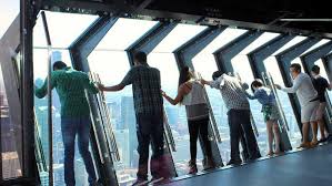 This one of a kind attraction safely holds. 360 Chicago Tilt Chicago Tickets Eintrittskarten